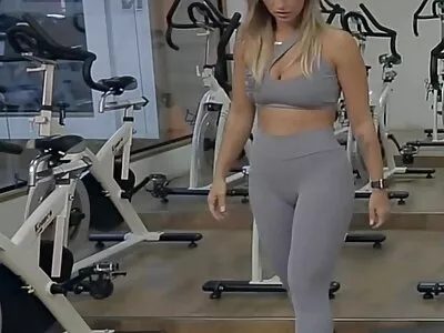 Latijnse tiener bdsm neuken wordt in zijn gezicht geneukt en gestraald video (Lily Love, Capri Cavanni, Rose, Bridgett Lee, Angel Cassidy)