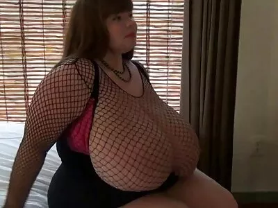 Hottie met perfecte bdsm neuken tieten houdt van anale video (Sofia Lee)